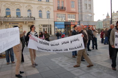 Demonstrace za čistý vzduch na Masarykově náměstí v Ostravě. 