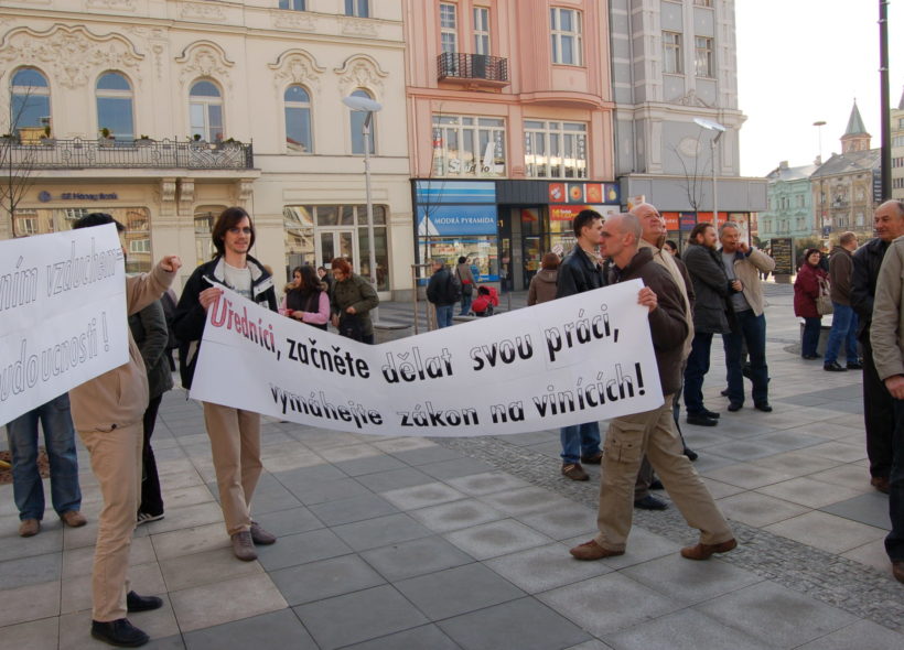 Demonstrace za čistý vzduch na Masarykově náměstí v Ostravě. 