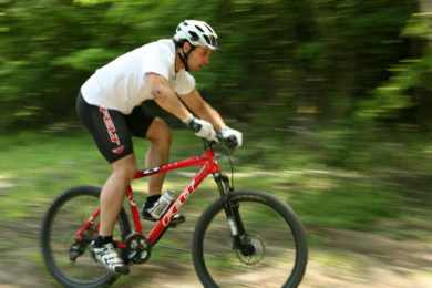 Závodník Kamil Feifer na trase závodu Májová Štípa 2008. Foto: Josef Omelka.