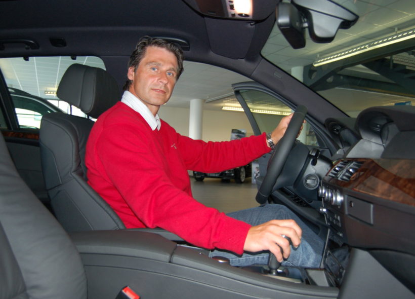 Jan Železný ve voze BMW, pro který si přijel do Ostravy do autosalonu CarTec Group. 