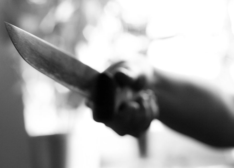 Útok nožem stál málem nebohou ženu život. Ilustrační foto: Robert Mročka