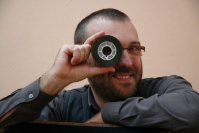 Petr Korč coby šéf Asociace českých filmových klubů. Vážný? Ani minutku. Foto: Martina Gogolová