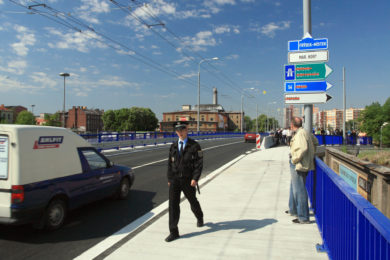 Nově otevřený most na Českobratrské ulici.  