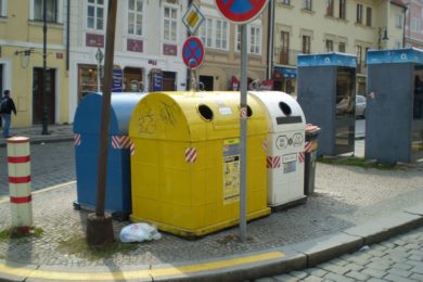 Jedno ze stanovišť tříděného odpadu v Praze 1