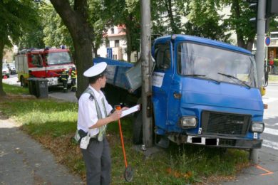 Havárie nákladního vozu na tř. T. Bati ve Zlíně.