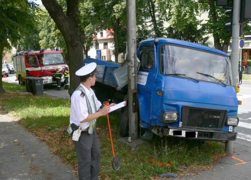 Havárie nákladního vozu na tř. T. Bati ve Zlíně.