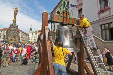 Svatý Michal bude na Horním náměstí v Olomouci až do konce září. Stane se tak novou turistickou atrakcí města.