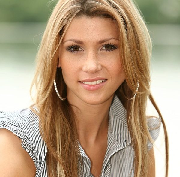 Tereza Kerndlová na břehu otrokovického Štěrkoviště.