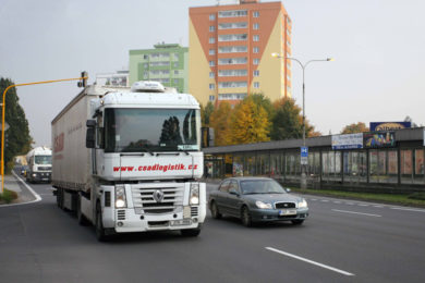 Těžká nákladní auta by se napříště měla ulicím Foerstrova, Velkomoravská či Pražská vyhnout.