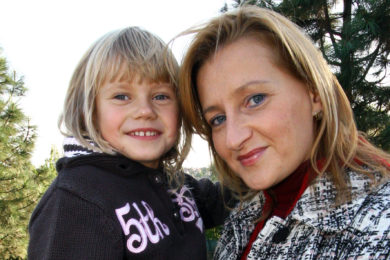 Osmatřicetiletá moderátorka Daniela Drtinová s dcerkou zná většinu parků v Praze 9.