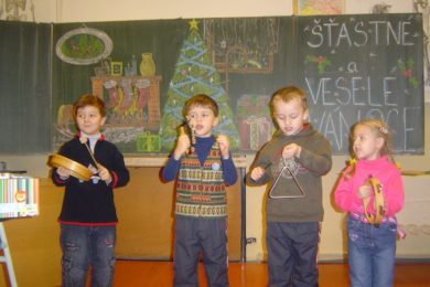 Děti na této škole zpívají rády. Není divu, mají přece své kroužky a vynikající učitele. 