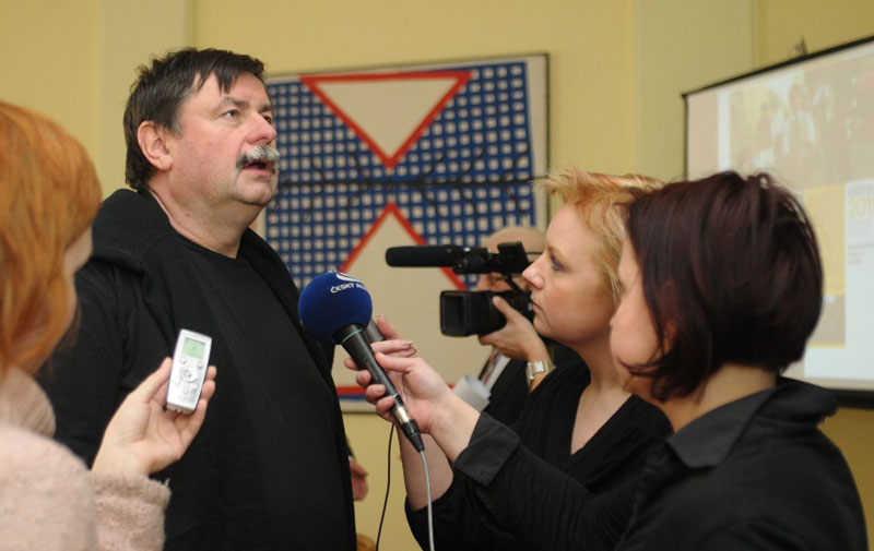Čestmír Kopecký na tiskové konferenci v Ostravě. 