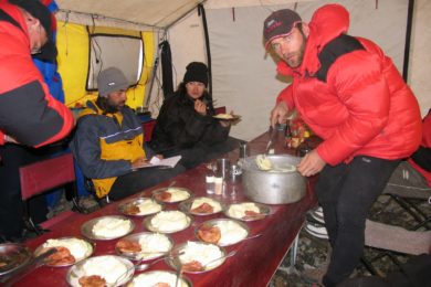 V základním táboře se dost vyvařovalo.