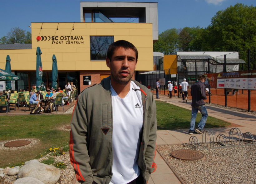 Marcos Baghdatis si po příjezdu prohlédl tensitové kurty v Ostravě. 