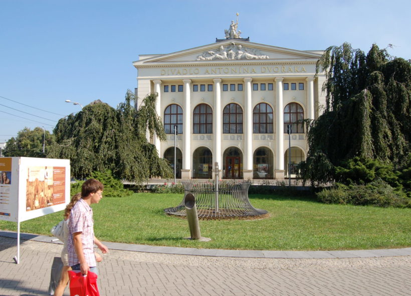 Národní divadlo moravskoslezské z Ostravy oslaví devadesát let od svého založení divadelním jarmarkem a poutí. 