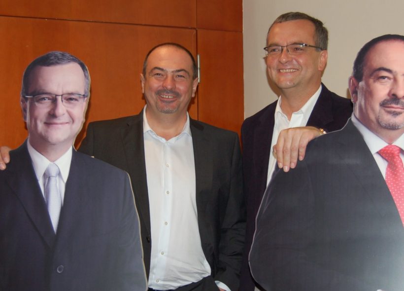 Pavol Lukša a Miroslav Kalousek u svých figurin v životní velikosti. 