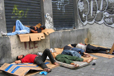 Vandalové a bezdomovci - velký problém zejuména některých lokalit. 