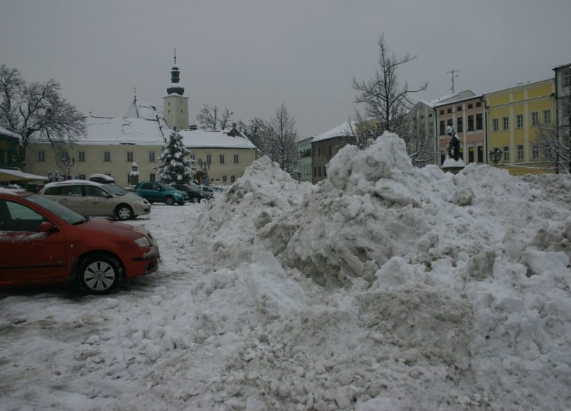 snih-namesti