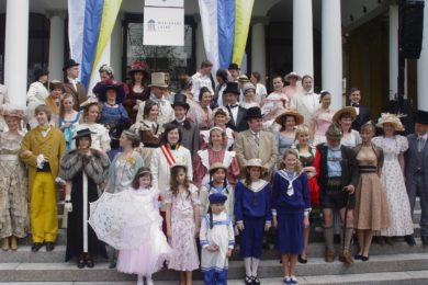 Zahájení lázeňské sezóny v Mariánských lázní doprovázeli "hosté" v dobových kostýmech.