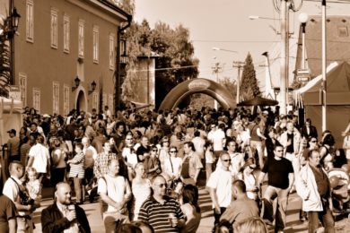 Návštěvníci pivních slavností na Zámku Zábřeh v loňském roce. 