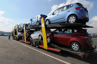 Nové vozy Hyundai ix20 opouštějí Nošovice.
