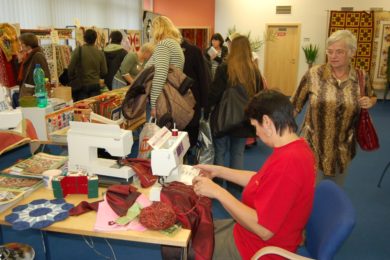 Festival patchworku se koná v kuturním domě K-Trio v Hrabůvce. 