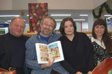 Animátor Milan Lesniak, režisér Vladimír Mráz, Monika Horsáková a Denisa Jánská s novou knihou. 