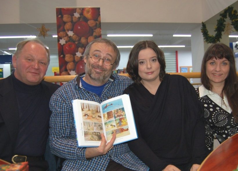 Animátor Milan Lesniak, režisér Vladimír Mráz, Monika Horsáková a Denisa Jánská s novou knihou. 