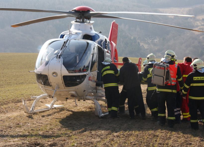 Transport vrtulníkem do brněnské nemocnice.