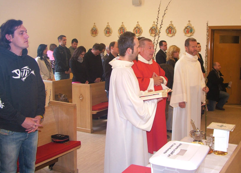 Salesiánský kněz P. Jan Komárek z Fryštáku oslavil s rodáky z Moravy v Chicagu také Květnou neděli.