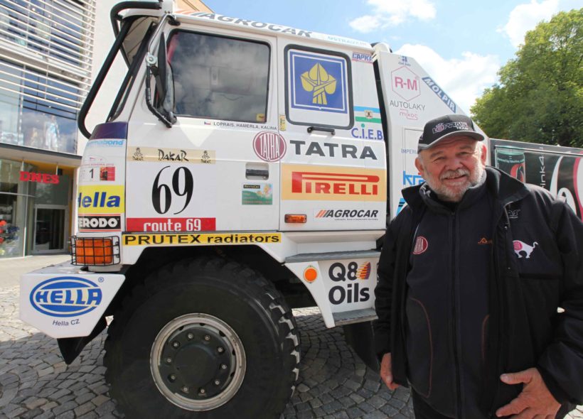 V centru města budil pozornost několikanásobný vítěz závodu Rallye Paříž -Dakar Karel Loprais a jeho legendární Tatrovka