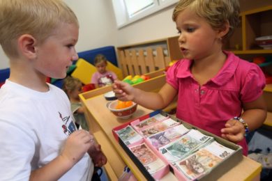 Děti ze základních škol se zapojí do projektu Rozumíme penězům