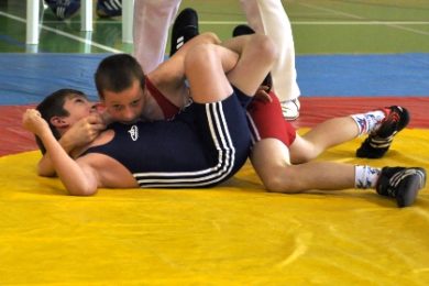 Vojtěch Piskoř (v červeném) vyhrál na turnaji kategorii do 44 kg. 