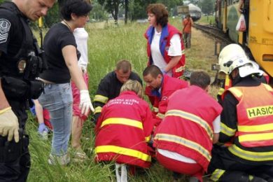 Při železničním neštěstí byla vážně zraněna žena