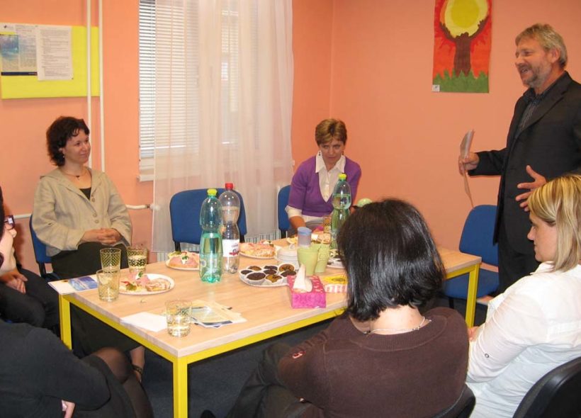 Snímek z otevření poradny Modrý kříž v Ostravě. 