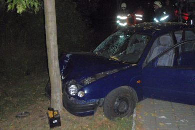 Při havárii auta v centru Zlína museli zasahovat hasiči.