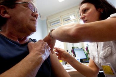 Očkování proti chřipce se musí aplikovat před vypuknutím epidemie
