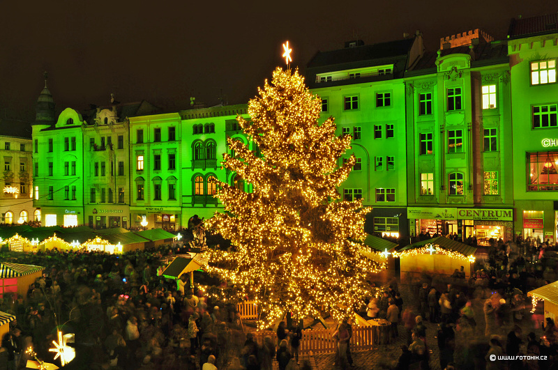 7 vánoční trhy - Horní náměstí při rozsvěcení stromu