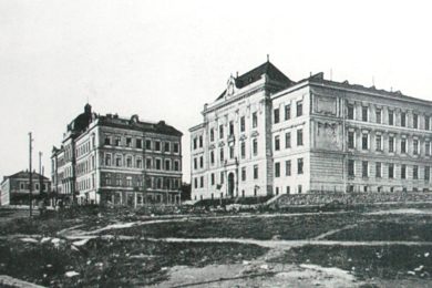 Německé gymnázium (budova zcela vpravo)