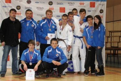 Úspěšná výprava z Ostravy. Stojící z leva: generální manažer Milan Lukáš, trenér Dušan Koza, Jakub Král, František Šmehlík, Michal Václavík, Lukáš Selecký, Tomáš Kotyk, Patrik Lukáš a Kristýna Golová. v podřepu zleva Dominik Lukáš a Jan Slánička. 