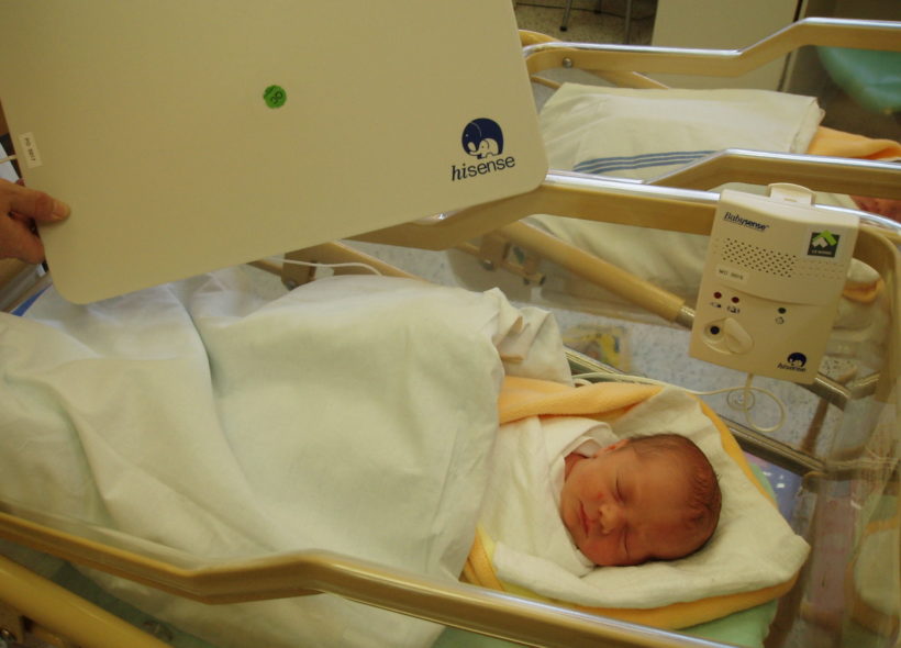 Monitor babysense II je ve zlínské krajské nemocnici díky Nadaci Křižovatka používaný u novorozenců už několik let.