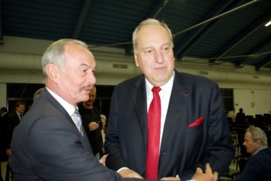 Evžen Tošenovský (vpravo) s Přemyslem Sobotkou během setkání prezidentských kandidátů v Ostravě. 