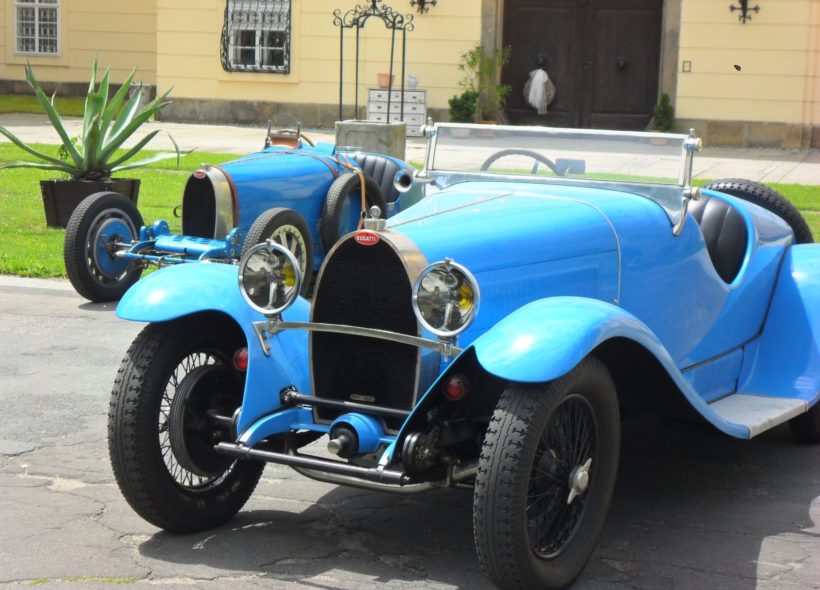 Věrné kopie Bugatti T35 se představí na zámku Napajedla.