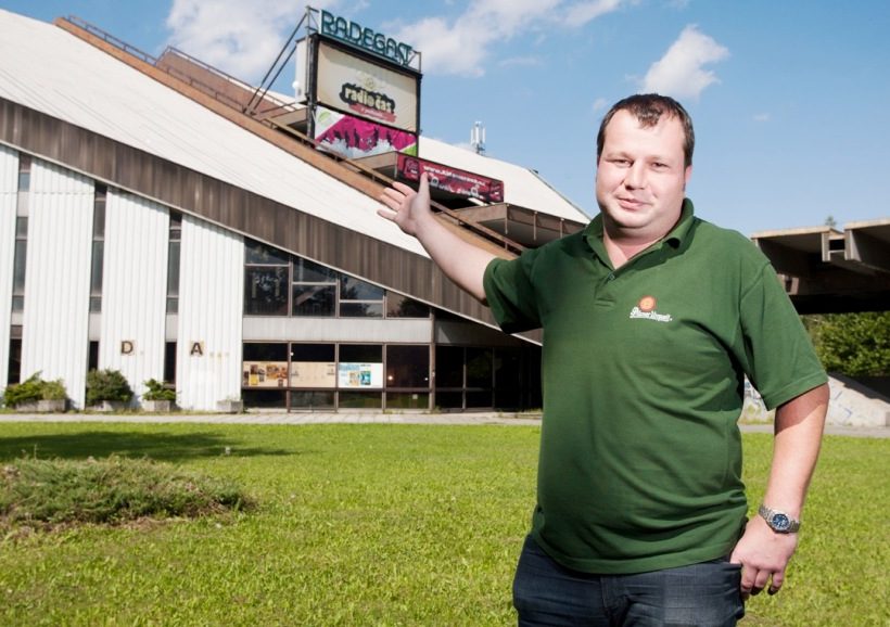 Jakub Šrubař u Víceúčelové sportovní haly.