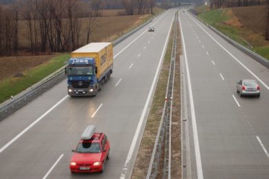 Nově postavený dálniční úsek mezi Místkem a Rychalticemi. 