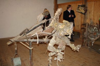 Jeden z objektů Antonína Kroči na výstavě v Galerii Mlejn. 