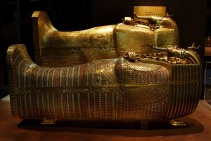Tutanchamonův hrob objevil roku 1922 britský archeolog Howard Carter. 