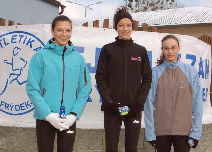 Veronika Siebeltová (uprostřed), druhá její sestra Kateřina (vlevo) a třetí Natálie Závorková