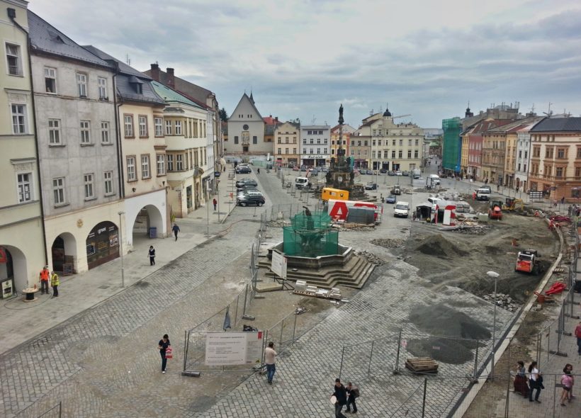 Rozkopané Dolní náměstí v Olomouci. 