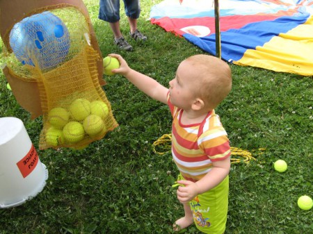 Na jednotlivých stanovištích rozmístěných v Letenských sadech budou v průběhu celého odpoledne k dispozici zábavné aktivity pro děti i dospělé 